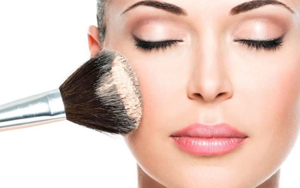معایب استفاده از هایلایتر پودری 