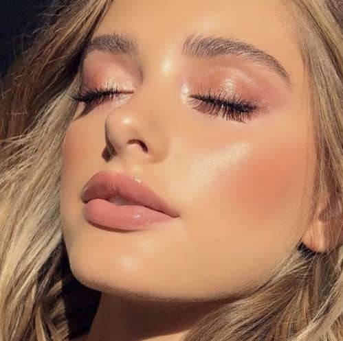 آیا رنگ رژگونه در ظاهر پوست چرب تأثیر دارد؟