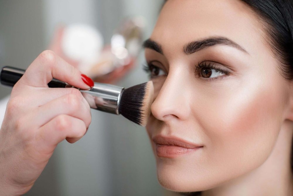 ابزار های مورد نیاز برای استفاده از هایلایتر پودری