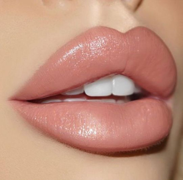 ویژگی های مهم این رژلب فلورمار چیست؟